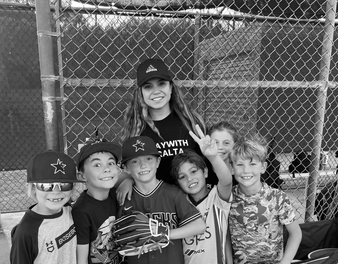 Lourdes Peralta with a team of kids