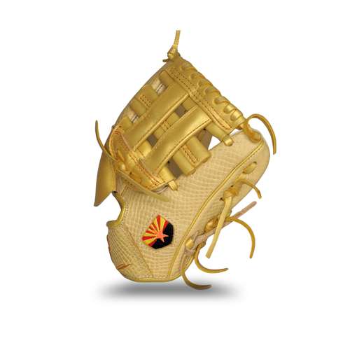 THE GOLD GLOVE by Peralta